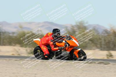 media/Dec-01-2025-Moto Forza (Mon) [[2daa91e15f]]/3-Beginner Group/Session 2 (Turn 7 Inside Pans)/